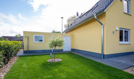 Doppelgarage als Einfamilienhaus-Anbau, Rückseite