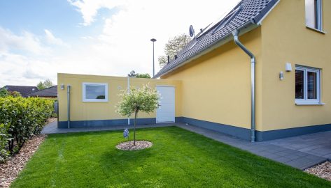 Doppelgarage als Einfamilienhaus-Anbau, Rückseite