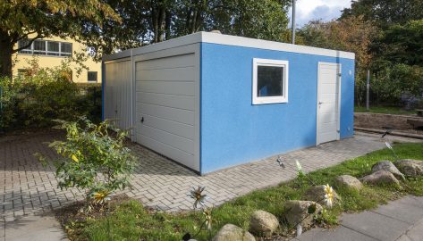 Doppelgarage als Materialhaus in blau für Kindergarten