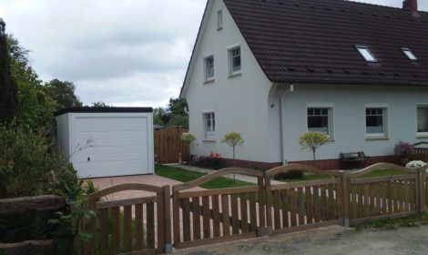 Fertiggarage als Einzelgarage mit Auffahrt
