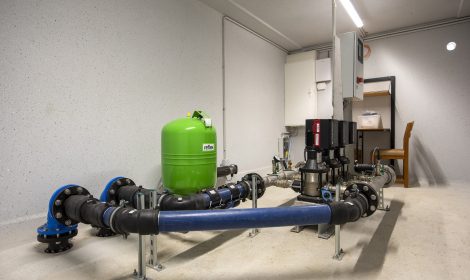 Wasserpumpen-Anlage in Fertiggarage