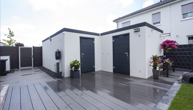Fertiggarage mit Geräteraum-Anbau