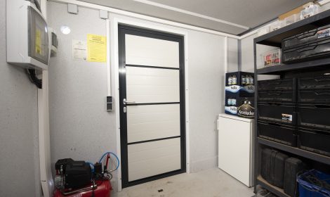 Innenansicht Geräteraum mit Lager-System