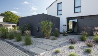 Großraum-Komfortgarage aus Beton, die besonders hohe Garage