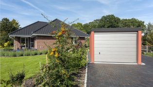 Großraum-Komfortgarage aus Beton, die besonders hohe Garage