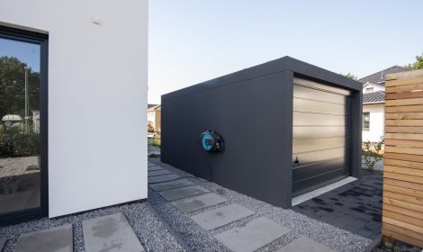 Großraumkomfortgarage in moderner Wohnbebauung, Vorderansicht