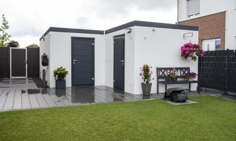Großraumgarage mit Geräteraum und 2 Nebeneingangstüren Großraumgarage mit Geräteraum und 2 Nebeneingangstüren