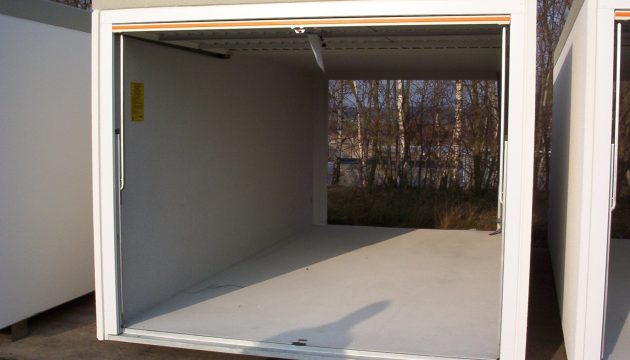 Durchfahrtgarage mit fehlender Rückwand