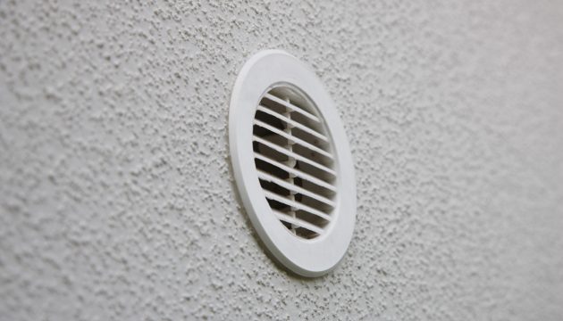 Fertiggarage mit Belüftungsschlitz