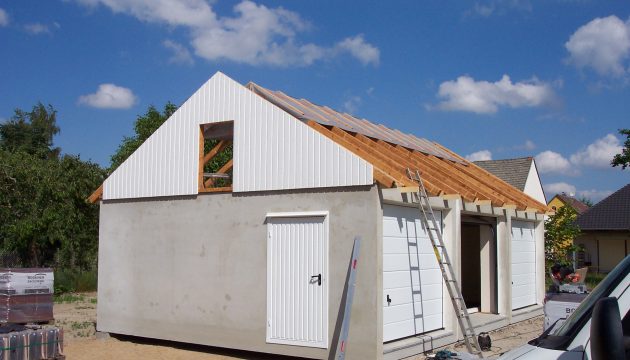 Satteldach-Aufbau auf einer Fertiggarage