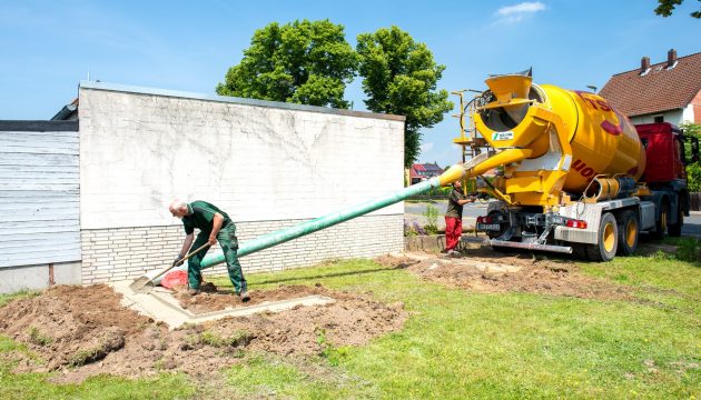 Streifenfundamente mit Beton befüllt. ADM Fertiggaragen