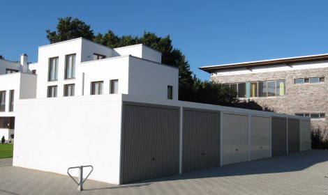 Fertiggaragen-Anlage an Mehrfamilien-Neubau