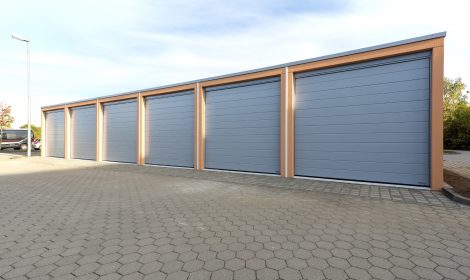 Reihenanlage aus Großraumkomfortgaragen