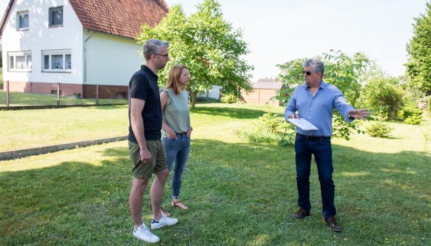 Vor-Ort-Termin am Aufstellplatz der Fertiggarage