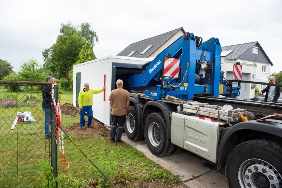 Endmontage der Fertiggarage direkt nach dem Transport