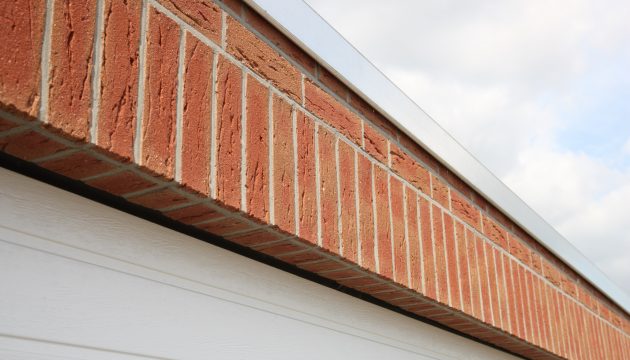 Einsatz von Flachverblendern beim Fertiggaragen-Bau