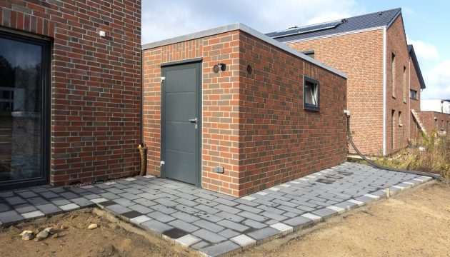 Fertiggarage verklinkert mit Meldorfer Flachverblender