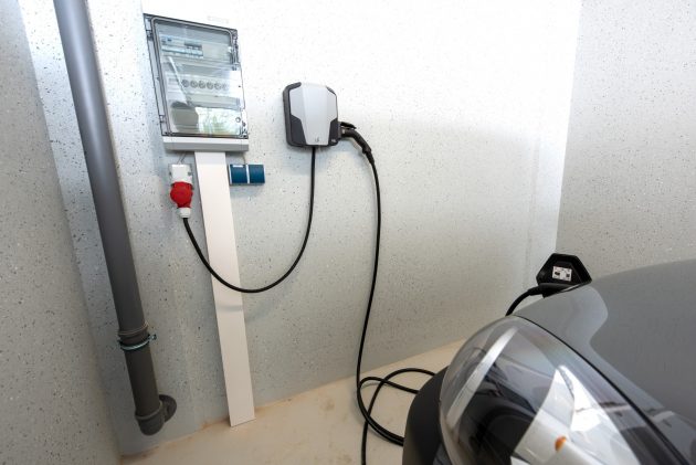 E-Mobilität Ladestation in der Fertiggarage